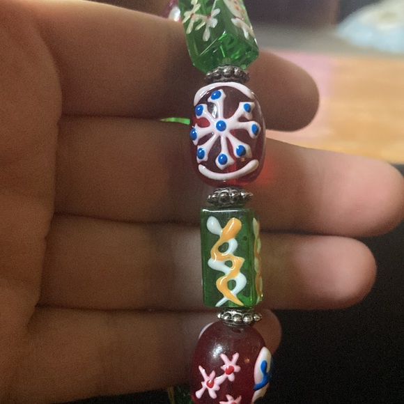 Glass beaded Christmas STRETCH BRACELET. - Picture 3 of 5